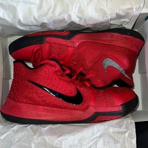 Kyrie 3s
